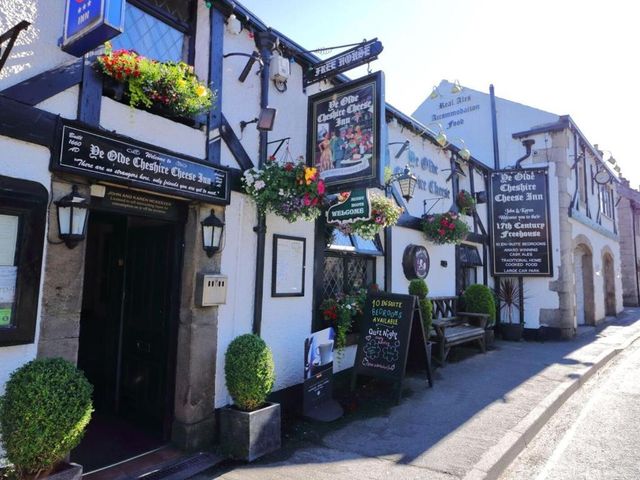 Ye Olde Cheshire Cheese Inn — 2.6 km away from Mam Tor Peak District