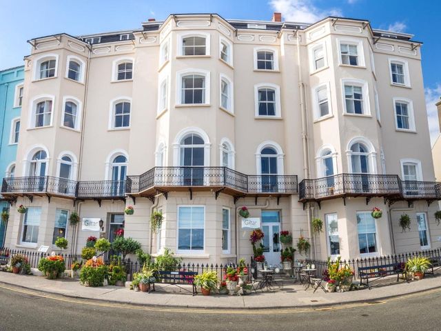 Giltar Hotel — 700 m away from Tenby Beach Pembrokeshire