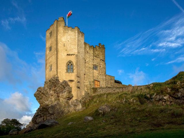 Roch Castle — 7.3 km away from Pembrokeshire Coast Path