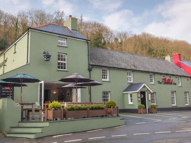 The Cambrian Inn — 1 km away from Pembrokeshire Coast Path