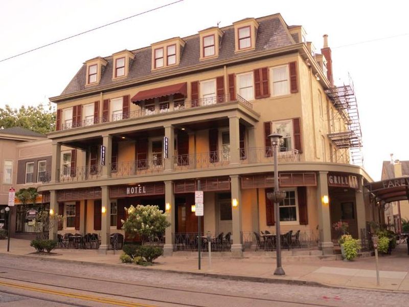 Chestnut Hill Hotel — Philadelphia