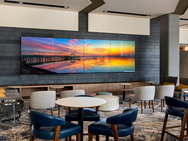 Courtyard by Marriott Philadelphia South at The Navy Yard — 900 m away from Lincoln Financial Field