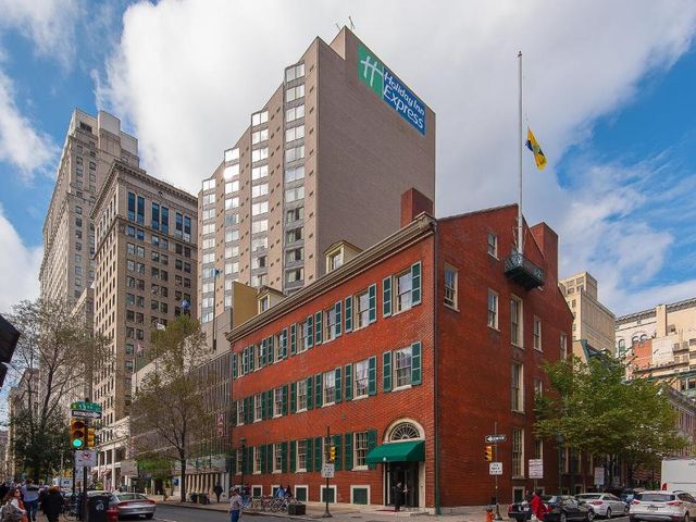 Holiday Inn Express Philadelphia-Midtown by IHG — 400 m away from Thomas Jefferson University Hospital