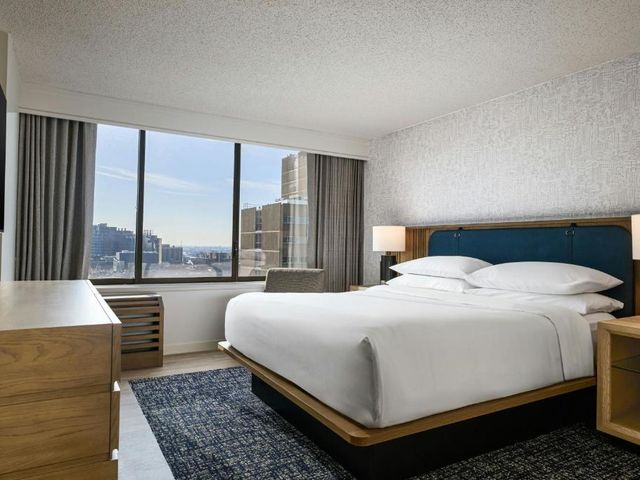 Sheraton Philadelphia University City Hotel — 200 m away from University of Pennsylvania