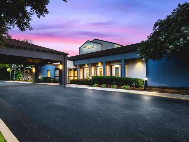 Sonesta Select Philadelphia Airport — 900 m from the airport