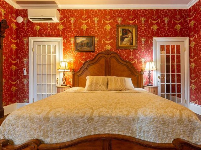 The Philadelphia Hotel Bella Vista — 4.3 km away from Lincoln Financial Field