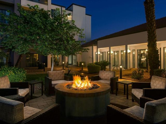 Courtyard by Marriott Phoenix Airport — 3 km from the airport