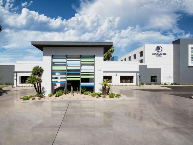 DoubleTree by Hilton Chandler Phoenix, AZ — 8 km away from South Mountain Park