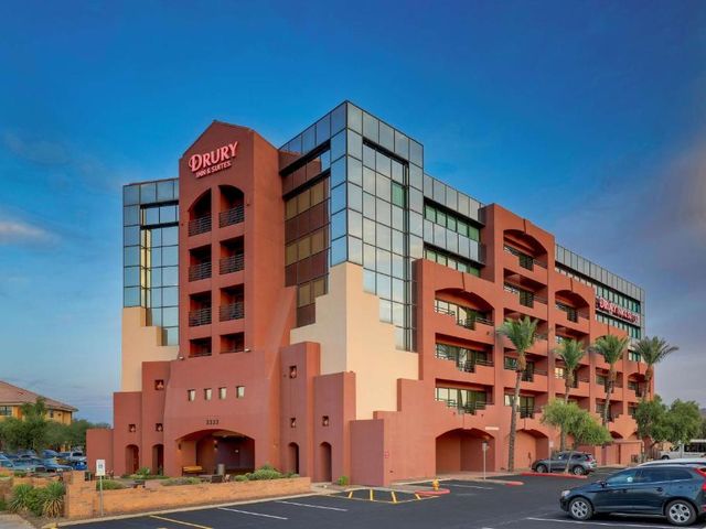 Drury Inn & Suites Phoenix Airport — 2.5 km from the airport