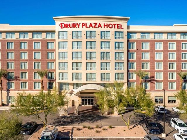 Drury Plaza Hotel Phoenix Tempe — 7.2 km away from South Mountain Park