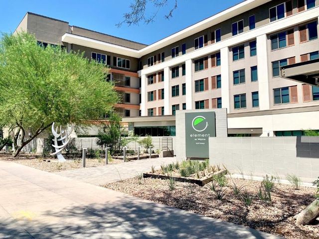 Element by Marriott Scottsdale at SkySong — 1.8 km away from Desert Botanical Garden