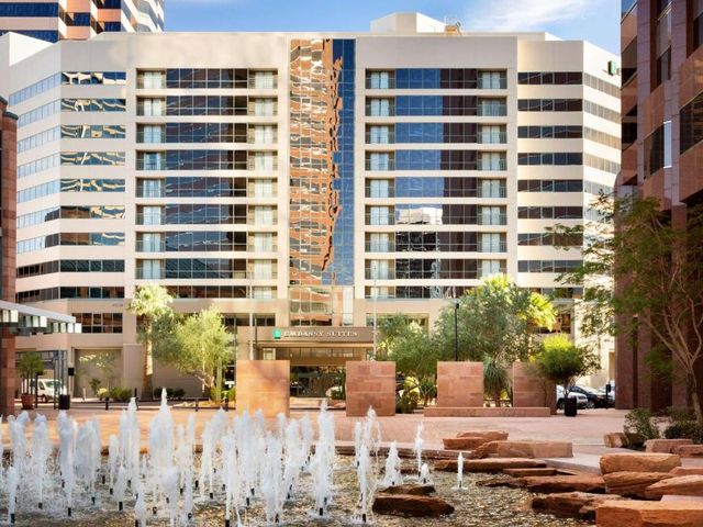 Embassy Suites by Hilton Phoenix Downtown North — 2.2 km away from Banner Health