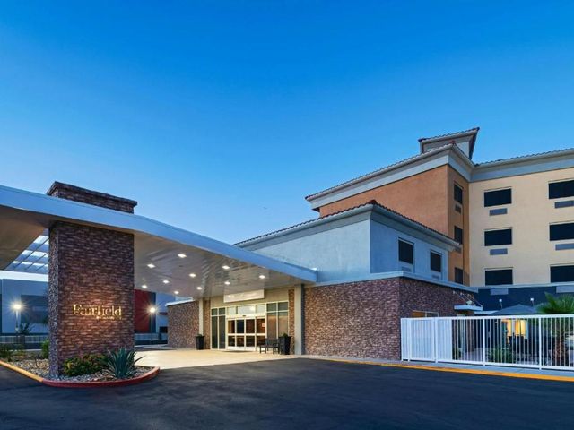 Fairfield by Marriott Inn & Suites Phoenix West Chandler — 7.5 km away from South Mountain Park