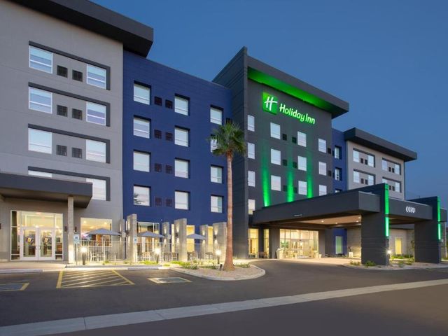 Holiday Inn Glendale - Stadium & Ent Dist by IHG — 1 km away from State Farm Stadium