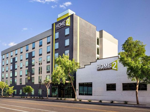 Home2 Suites By Hilton Phoenix Downtown — 450 m away from Chase Field