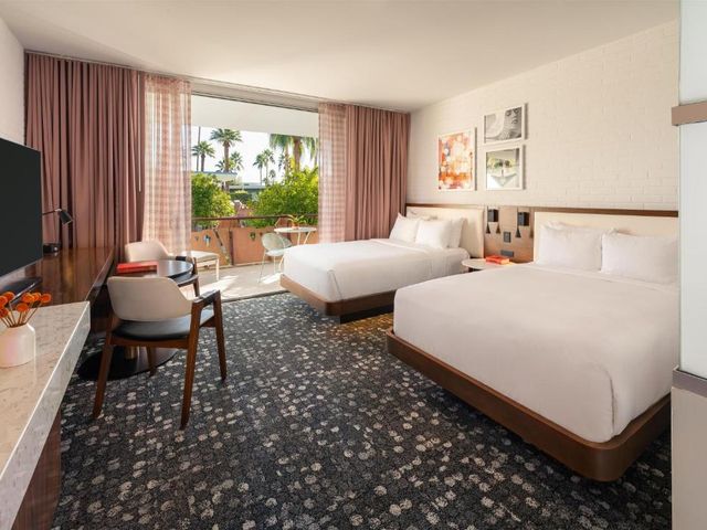 Hotel Valley Ho — 3.6 km away from Desert Botanical Garden