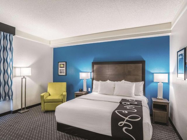 La Quinta by Wyndham Phoenix Chandler — 7.6 km away from South Mountain Park
