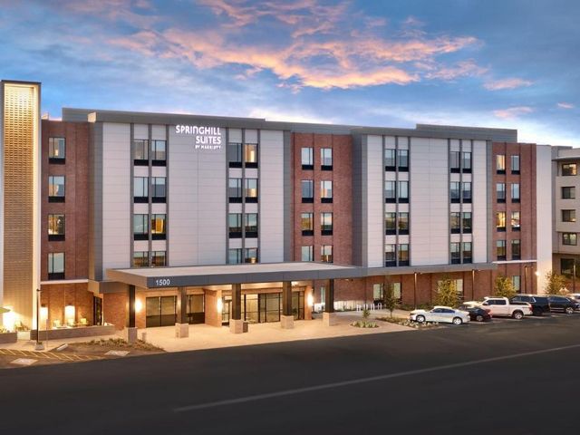 SpringHill Suites by Marriott Phoenix Scottsdale — 1.8 km away from Desert Botanical Garden