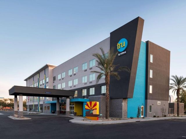 Tru By Hilton Phoenix Glendale Westgate — 400 m away from State Farm Stadium