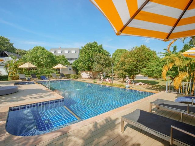 Perennial Resort — 800 m from the airport
