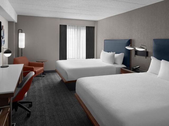 Courtyard by Marriott Pittsburgh University Center — 600 m away from UPMC Presbyterian