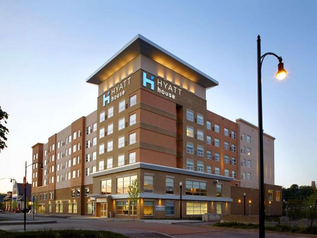 Hyatt House Pittsburgh-South Side — 1.6 km away from UPMC Presbyterian