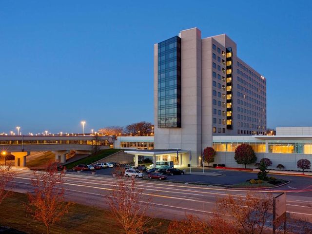 Hyatt Regency Pittsburgh International Airport — 200 m from the airport