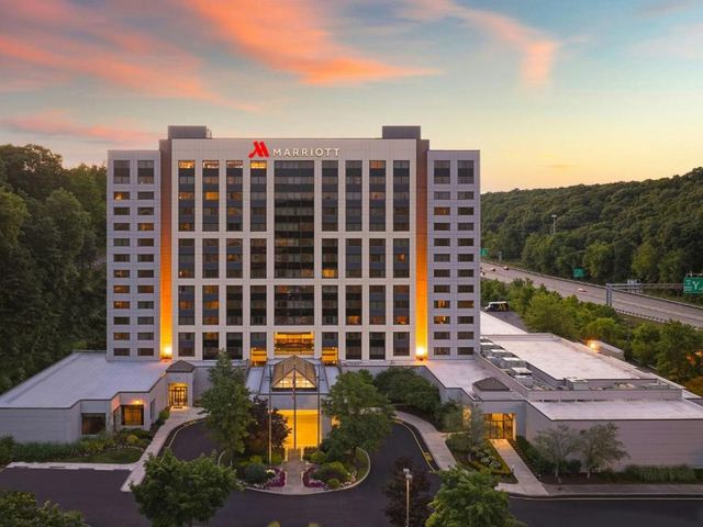 Pittsburgh Airport Marriott — 6.7 km from the airport