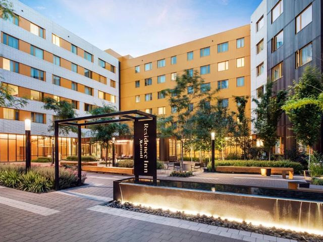 Residence Inn by Marriott Portland Downtown/Pearl District — 1 km away from Moda Center