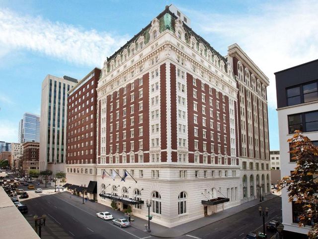 The Benson Portland, Curio Collection by Hilton — 700 m away from Japanese American Historical Plaza