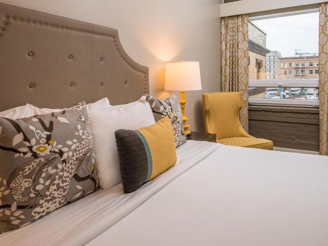 The Mark Spencer Hotel — 700 m away from Providence Park