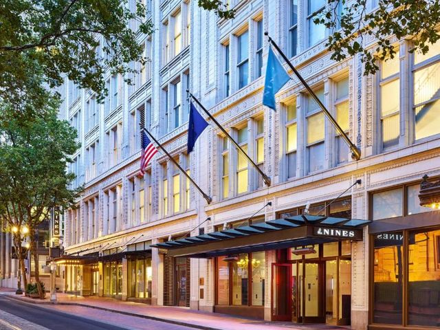 The Nines, a Luxury Collection Hotel, Portland — 1 km away from Portland State University