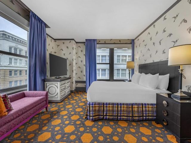 The Royal Sonesta Portland Downtown — 700 m away from Japanese American Historical Plaza