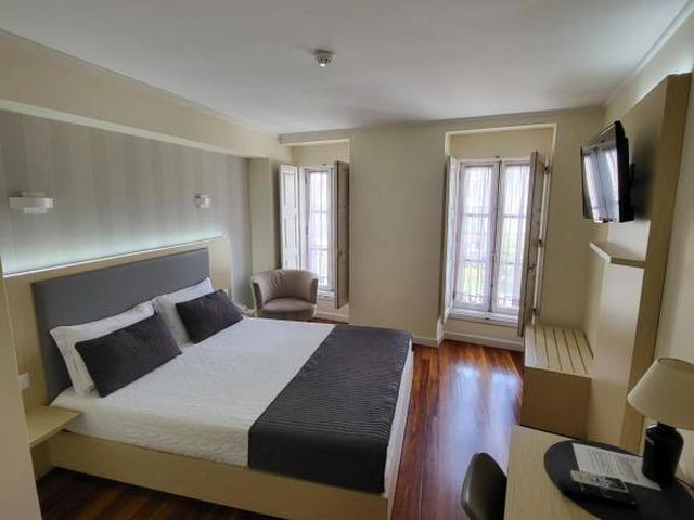 Hotel Residencial Dora — 2 km away from University of Porto