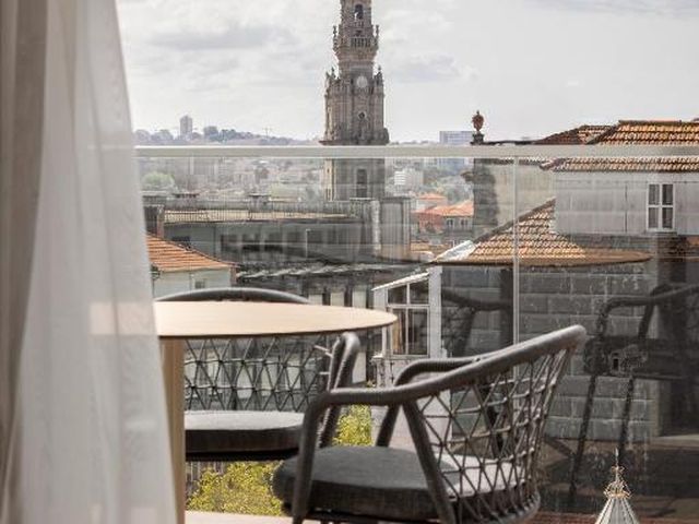 Wine & Books Porto Hotel - Small Luxury Hotels Of The World — 150 m away from Livraria Lello
