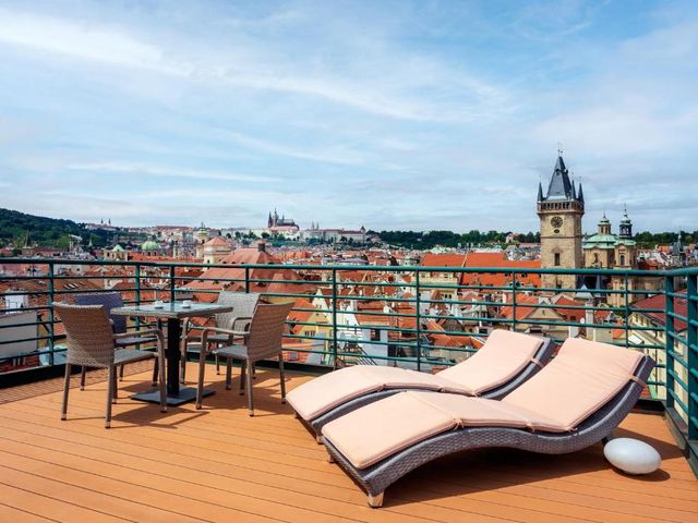 Hotel Leon D´Oro — 200 m away from Old Town Square
