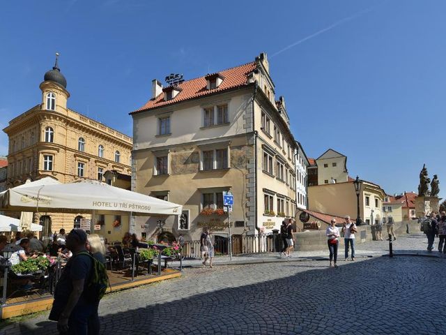 Hotel U 3 Pstrosu — 300 m away from Charles Bridge
