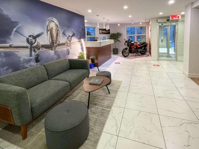 Clarion Pointe Quebec Airport — 2.3 km from the airport