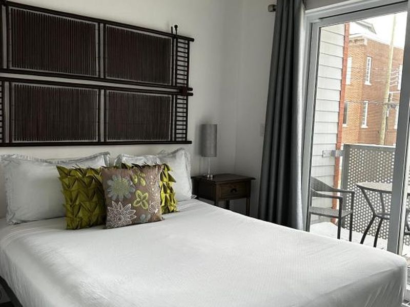 Condo "Imagine" - stationnement privé inclus — Centre-Ville