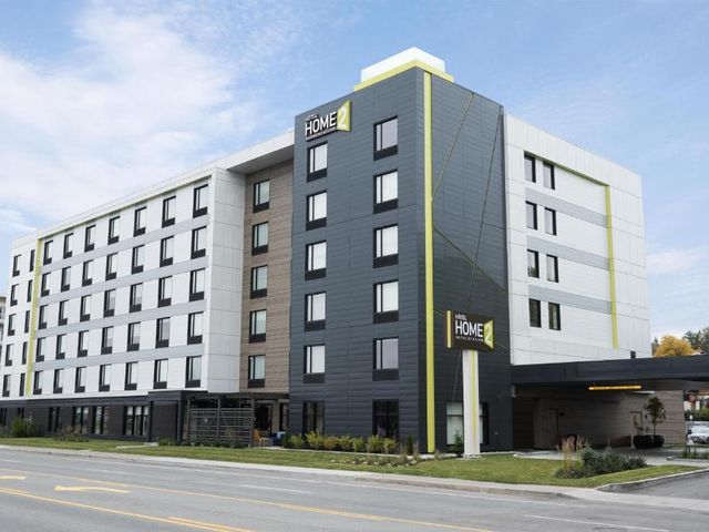 Home2 Suites By Hilton Quebec City — 2.7 km from the airport