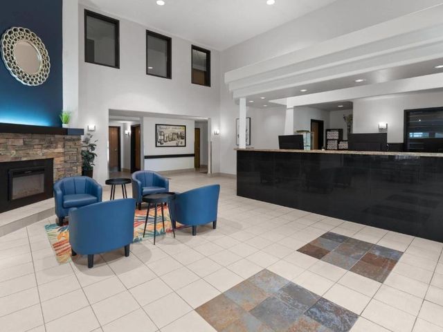Super 8 by Wyndham Quebec City — 2.3 km from the airport