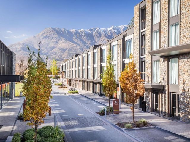 DoubleTree by Hilton Queenstown — 1.2 km from the airport