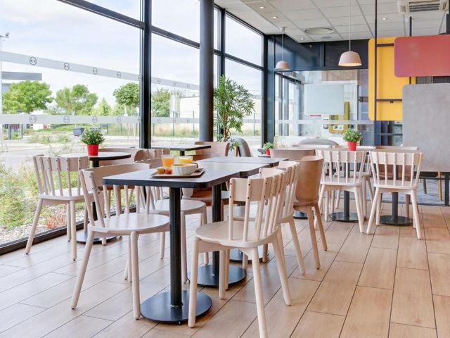 B&B HOTEL Reims Croix Blandin — 4.9 km away from Fort de la Pompelle Reims