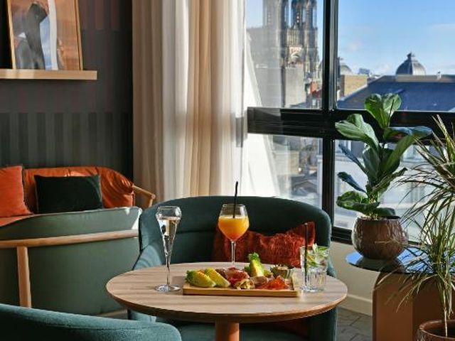 Holiday Inn Reims Centre by IHG — 600 m away from Reims Cathedral