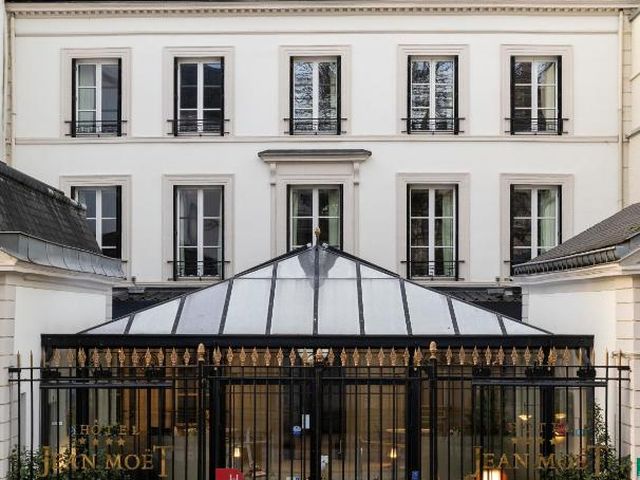 Hotel Jean Moët — 5.8 km away from Champagne Houses Reims