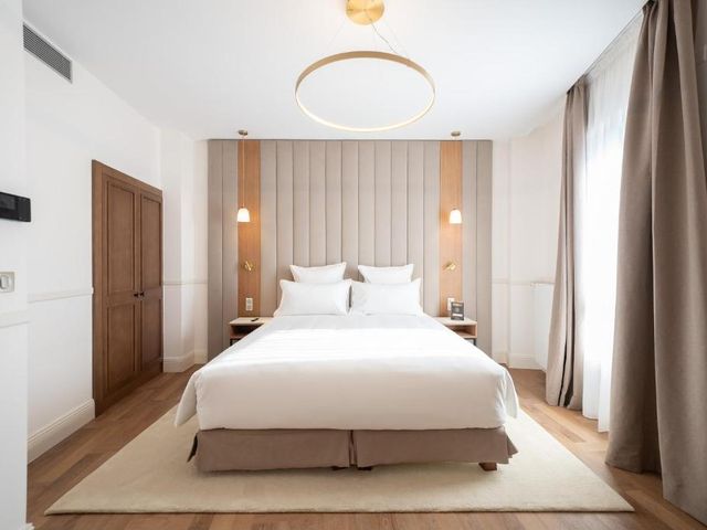 Hôtel Margaux — 5.9 km away from Champagne Houses Reims