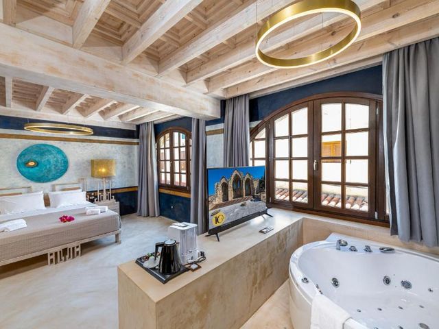 10GR Boutique Hotel & Wine Bar — 100 m away from Rhodes Old Town Walls
