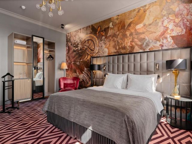 Grand Poet Hotel and SPA by Semarah — 700 m away from Art Nouveau District