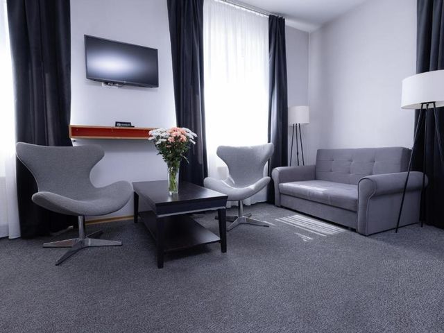 Hotel Felicia — 1.9 km away from Daugava Stadium