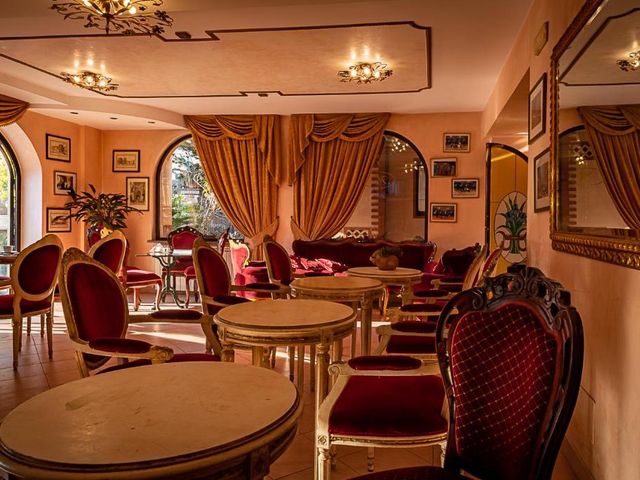 Hotel Louis II — 1.7 km from the airport